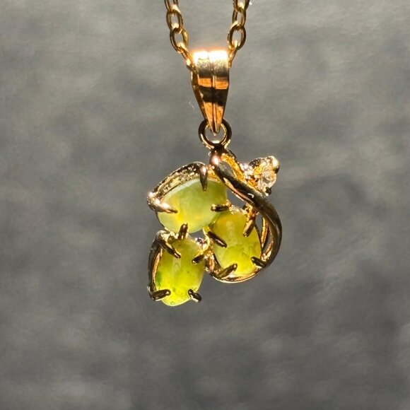 Vintage Jade Pendant Necklace, Dolphin Ore 18K Gold Electroplate - Picture 4 of 7